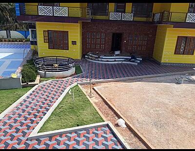 Arrow paving blocks