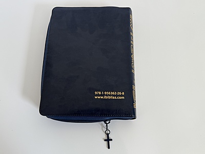 2- La Biblia Latinoamérica de Lujo