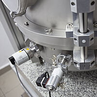 Automatic Vacuum Mass Comparator equipped with pumps [Max]: 1002 g  [d]: 0.1 µg