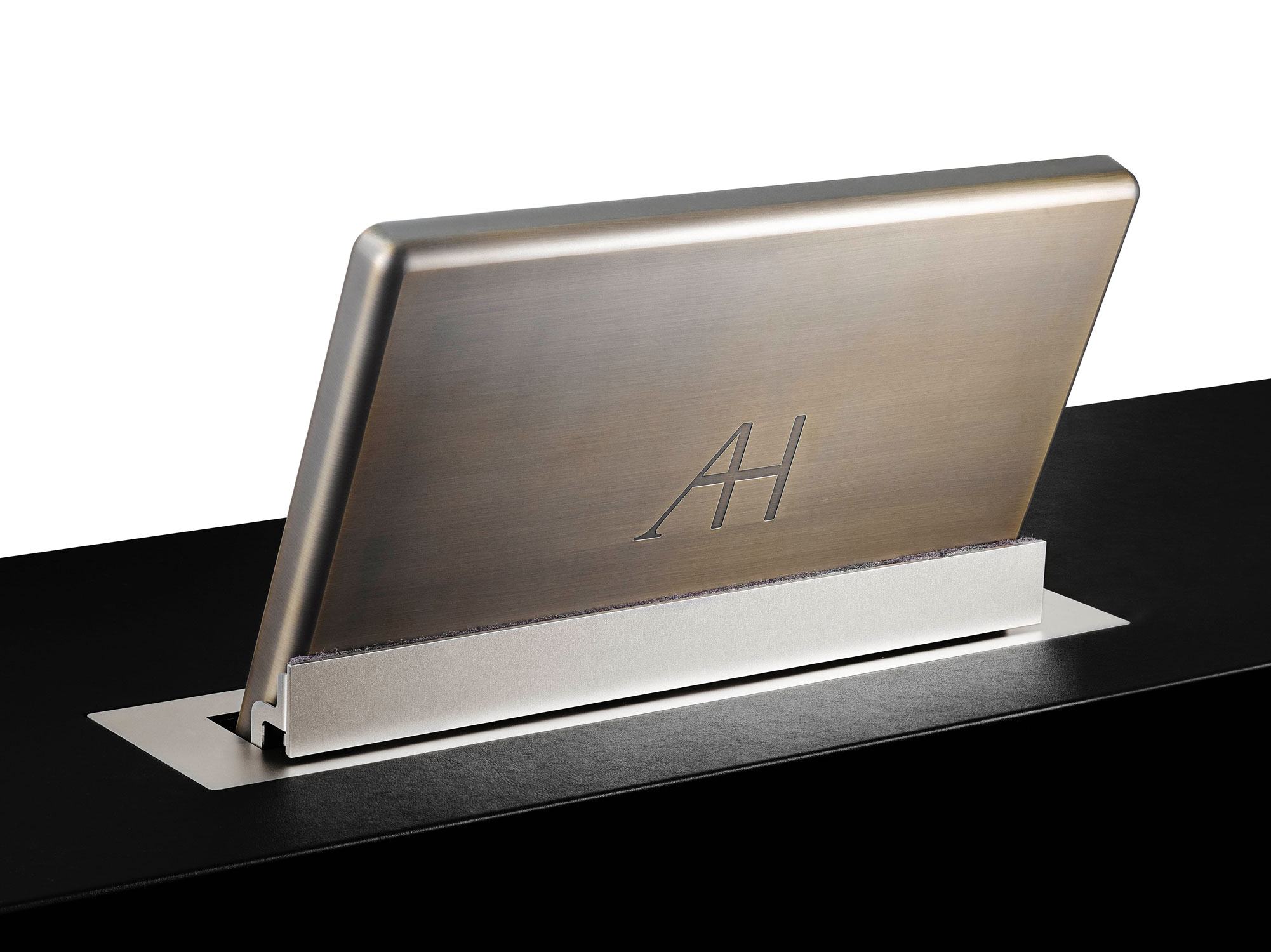 Arthur Holm AH15DX2HDGA 15'6"Retractable Monitor Arthur Holm AH15DX2HDGA 15'6"Retractable Monitor