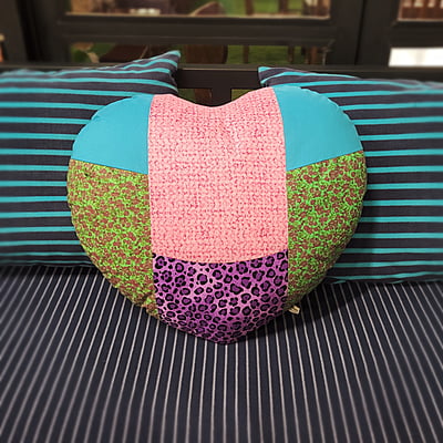Gối Trái Tim - Thủ Công Nhồi Bông, Vải Cotton Gối Trái Tim - Thủ Công Nhồi Bông, Vải Cotton