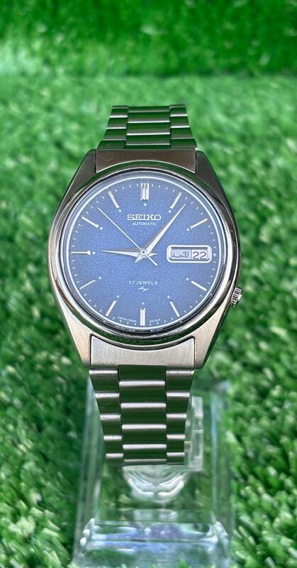 Vintage Seiko 5 Blue Dial 17 Jewels - Automatic Watch