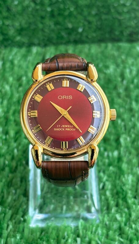 Vintage Oris - Rare Red Dial -  Swiss Made - 17 Jewels