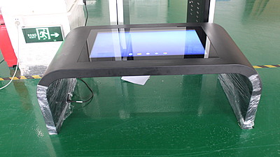 destination.kiosk 43-Zoll INDOOR Touchdesk