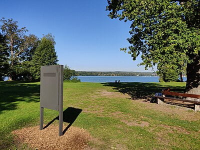 destination.kiosk 49-Zoll OUTDOOR - Hochformat inkl. Standfüße