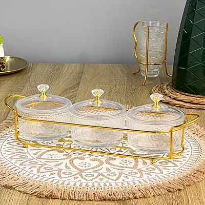مضيفة ثلاثية