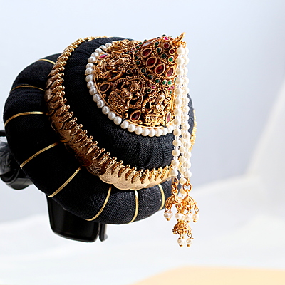 Andal Kondai - One Gram Antique Gold & Real Kempstones Goddess Lakshmi Inspired Pattern Andal Kondai - One Gram Antique Gold & Real Kempstones Goddess Lakshmi Inspired Pattern