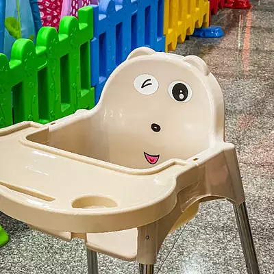 كرسي طعام اطفال لون بيج كرسي طعام اطفال لون بيج