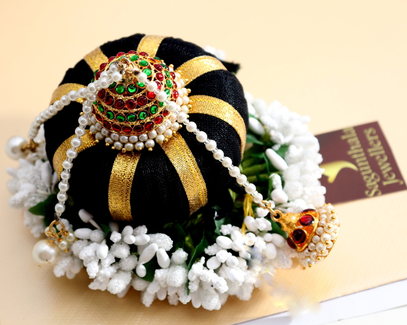 Andal Kondai - Traditional Red & Green Kempstones Hair Accessory Andal Kondai - Traditional Red & Green Kempstones Hair Accessory