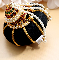 Andal Kondai - Ethnic Chandran/Moon Pattern Full Kempstones Hair Accessory