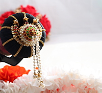 Andal Kondai - Ethnic Chandran/Moon Pattern Full Kempstones Hair Accessory