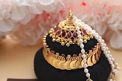 Andal Kondai - Ethnic Ornate Original Kempstones Goddess Lakshmi inspired Hair Accessory Andal Kondai - Ethnic Ornate Original Kempstones Goddess Lakshmi inspired Hair Accessory