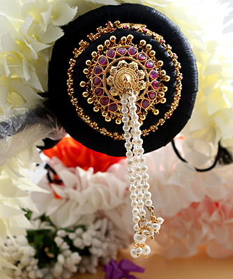 Andal Kondai - Ethnic Ornate Original Kempstones Goddess Lakshmi inspired Hair Accessory Andal Kondai - Ethnic Ornate Original Kempstones Goddess Lakshmi inspired Hair Accessory