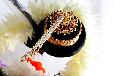 Andal Kondai - Ethnic Ornate Original Kempstones Goddess Lakshmi inspired Hair Accessory Andal Kondai - Ethnic Ornate Original Kempstones Goddess Lakshmi inspired Hair Accessory