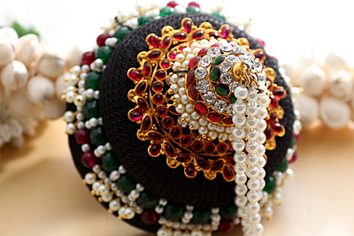 Andal Kondai - Kempstones & Agate Exclusive & Ethnic Ornamental Finish Hair Accessory Andal Kondai - Kempstones & Agate Exclusive & Ethnic Ornamental Finish Hair Accessory