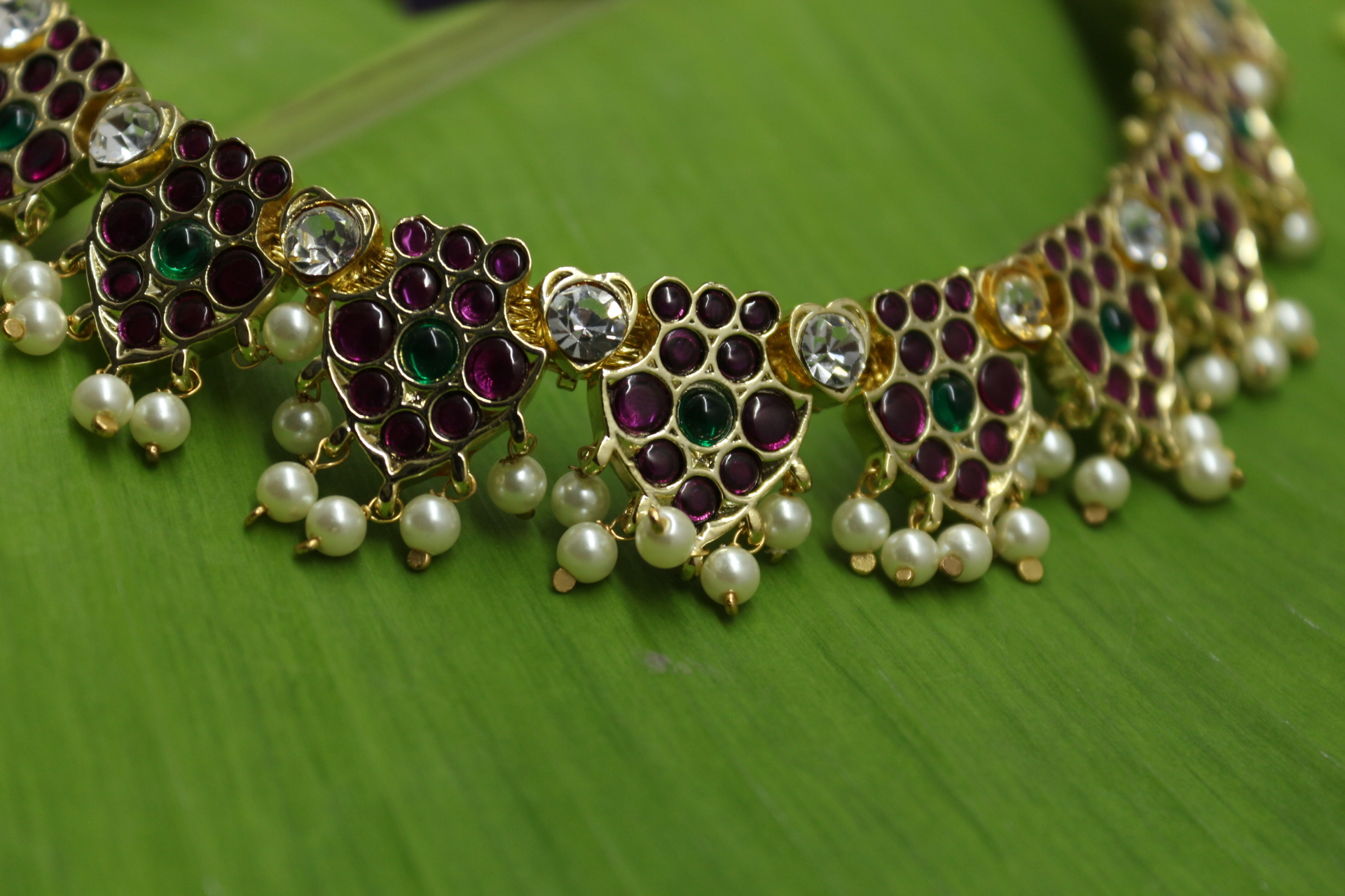 kempu choker