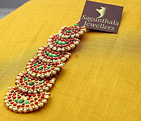 Temple Jewellery Brass Gold Finish Nethi Chutty – Chandran/Moon Pattern Forehead Maang Tikka with Kempstones Temple Jewellery Brass Gold Finish Nethi Chutty – Chandran/Moon Pattern Forehead Maang Tikka with Kempstones