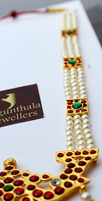 Temple Jewellery – Pearls Haram with Kempstones Pendant (Artificial)