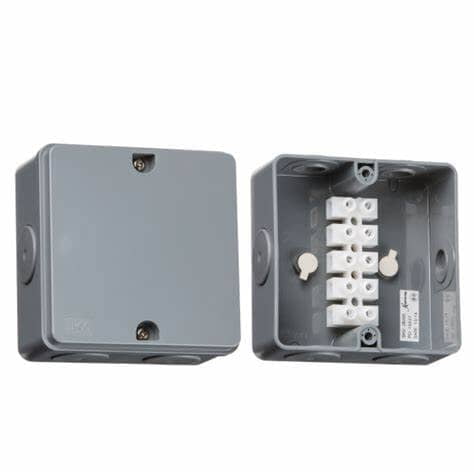 JUNCTION BOX T 16A MULTI PLUG 3W JUNCTION BOX T 16A MULTI PLUG 3W