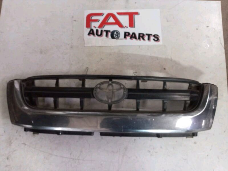 Other Exterior Elements Grille Toyota Hilux With no badge 2001 2005