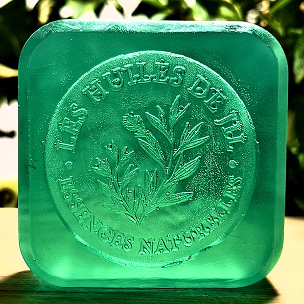 Savon à l'huile essentielle d'Eucalyptus Savon à l'huile essentielle d'Eucalyptus