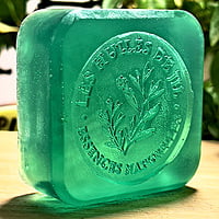Savon à l'huile essentielle d'Eucalyptus Savon à l'huile essentielle d'Eucalyptus