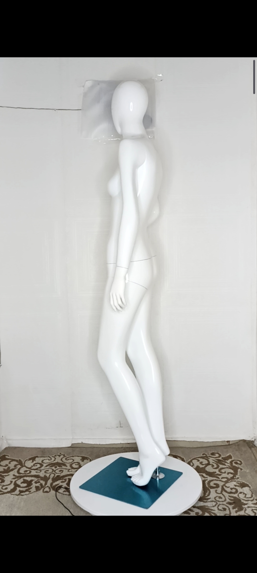 Female Size 8 Fibreglass Egghead Faceless Mannequin Hand on Waist Posture Female Size 8 Fibreglass Egghead Faceless Mannequin Hand on Waist Posture