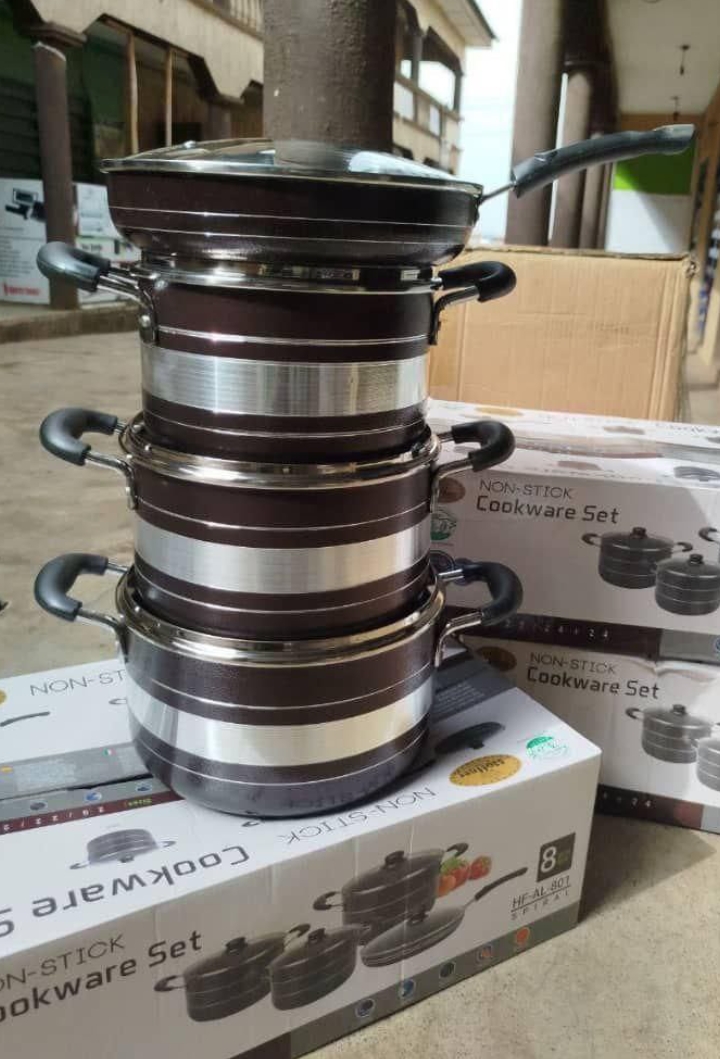HOFFNER SET OF NON- STICK POTS (801) - 3 POTS + 1 FRYPAN WITH LIDS HOFFNER SET OF NON- STICK POTS (801) - 3 POTS + 1 FRYPAN WITH LIDS
