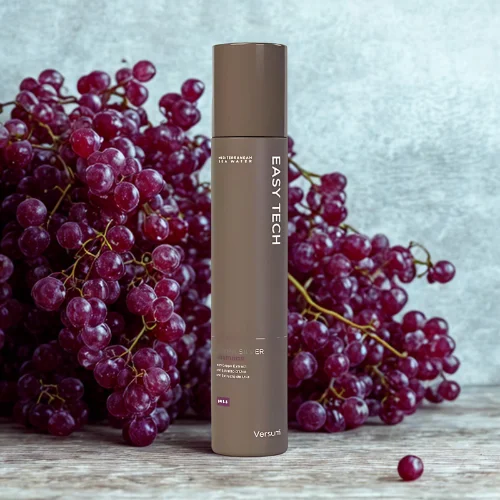 Extra Silver Shampoo by Versum – purple toning shampoo bottle for neutralizing yellow tones in hair. Extra Silver Shampoo by Versum – purple toning shampoo bottle for neutralizing yellow tones in hair.
