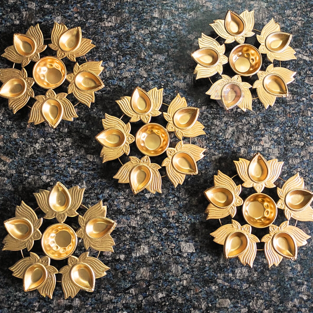 Golden Lotus Urli