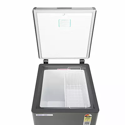 A person easily opening the spring-loaded lid of the Voltas CVF120SA3-P1-GW freezer. A person easily opening the spring-loaded lid of the Voltas CVF120SA3-P1-GW freezer.