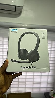 Logitech H390 USBHeadphones with Microphone