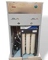 Happy customer using the RO water purifier. Happy customer using the RO water purifier.