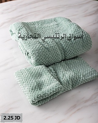 منشفة مع بشكير لون أخضر