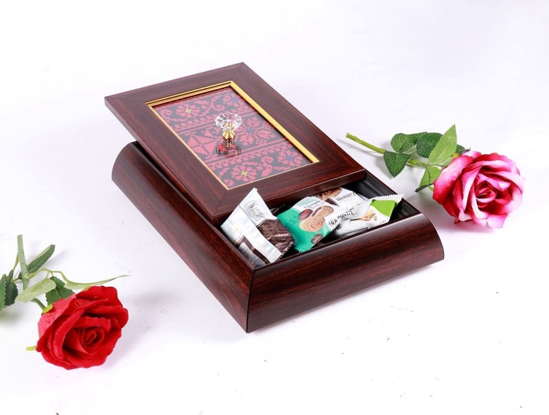 مضيفة حلو خشبية مستطيلة لون بني