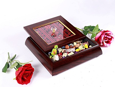 مضيفة حلو خشبية مربعة  لون بني