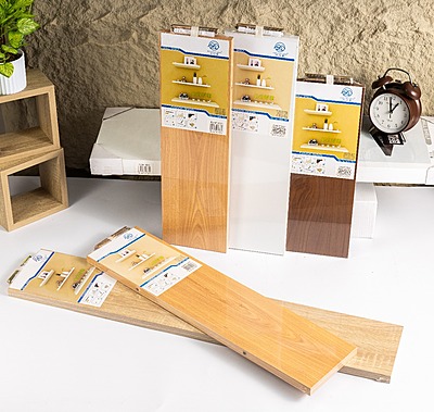 ارفف خشبية معلقة بعدة الوان