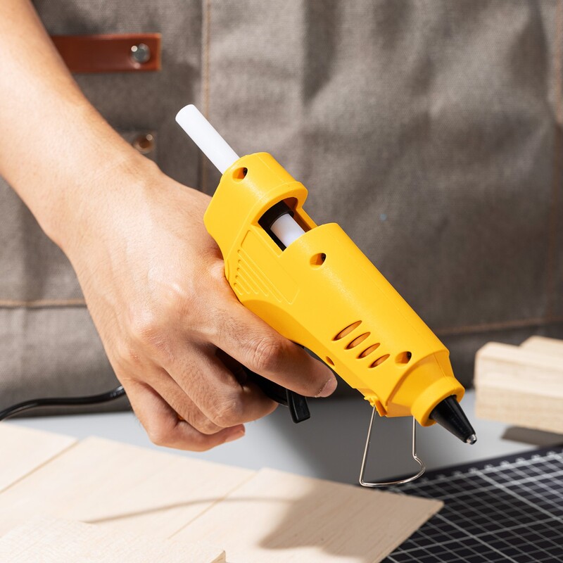 DELI A50161 HOT MELT GLUE GUN 60W FOR 11MM DELI A50161 HOT MELT GLUE GUN 60W FOR 11MM