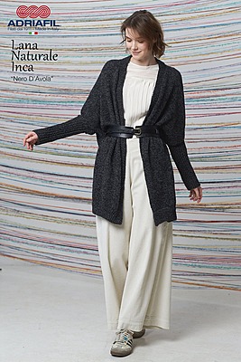 SCHEDA MAGLIA LANA NATURALE INCA – Mantella con maniche Nero D’Avola
