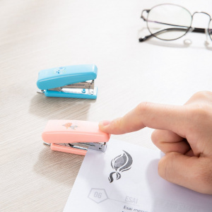 DELI E0222 NO.10 SMALL STAPLER WITH REMOVER