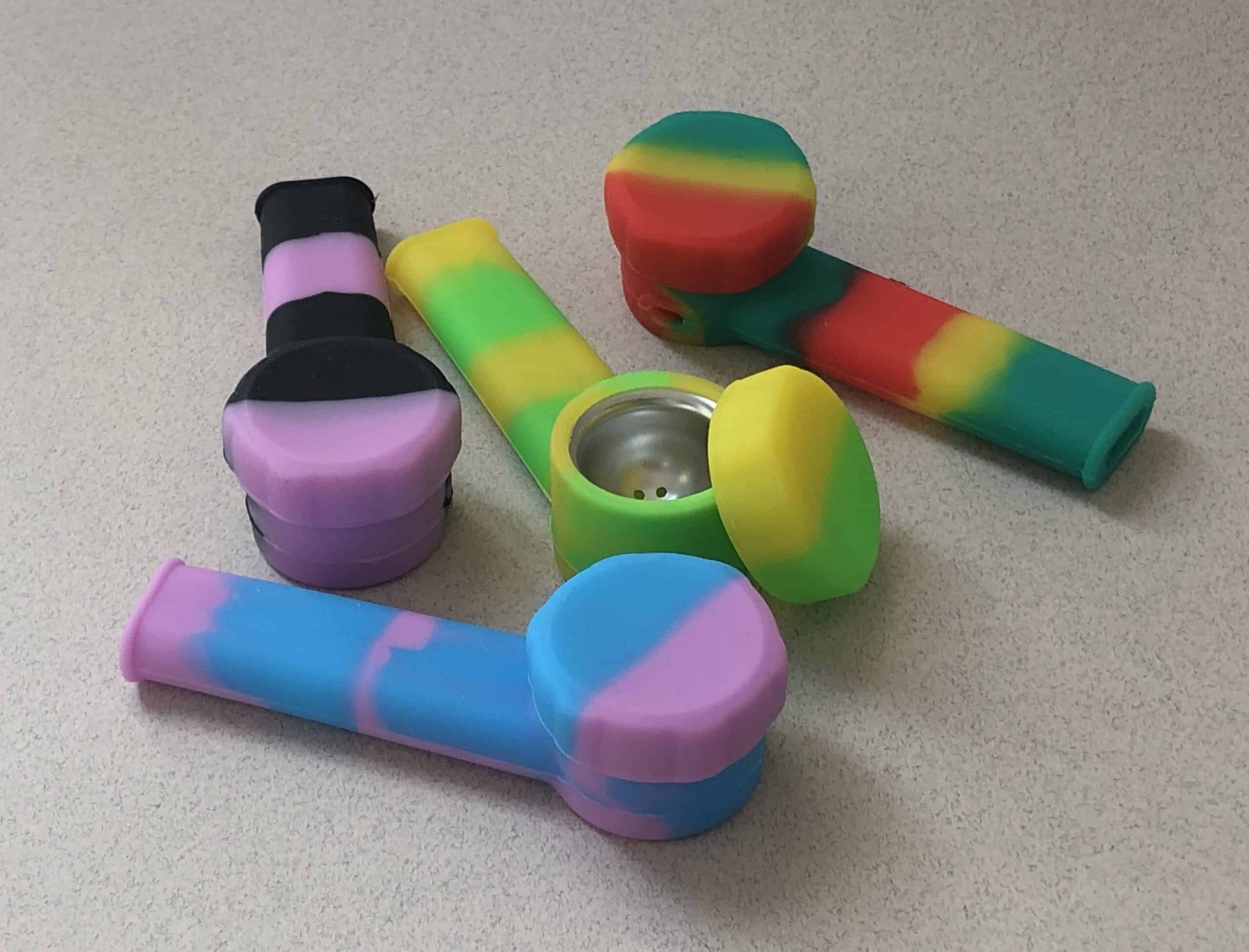 Silicone Rubber Tobacco Pipe with Screen and Lid Portable Silicone Rubber Tobacco Pipe with Screen and Lid Portable