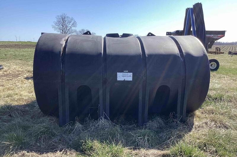 Snyder Industries 3000 Gallon Black Vertical Water Tank Snyder Industries 3000 Gallon Black Vertical Water Tank