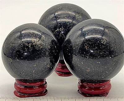Nuumite Sphere (India)