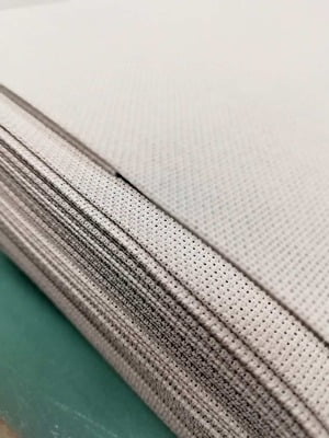 Tela Aida Zweigart 80 quadretti extrafine col. tortora