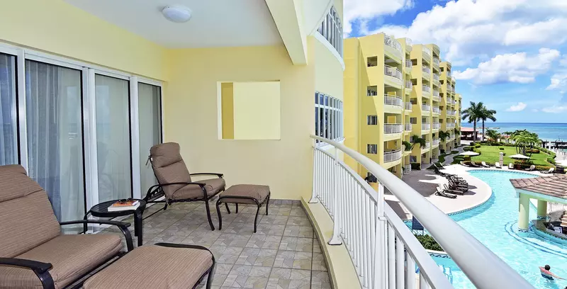 AmeriFaggle 1 Bedroom Suit