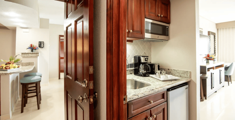 AmeriFaggle 2 Bedroom Suit